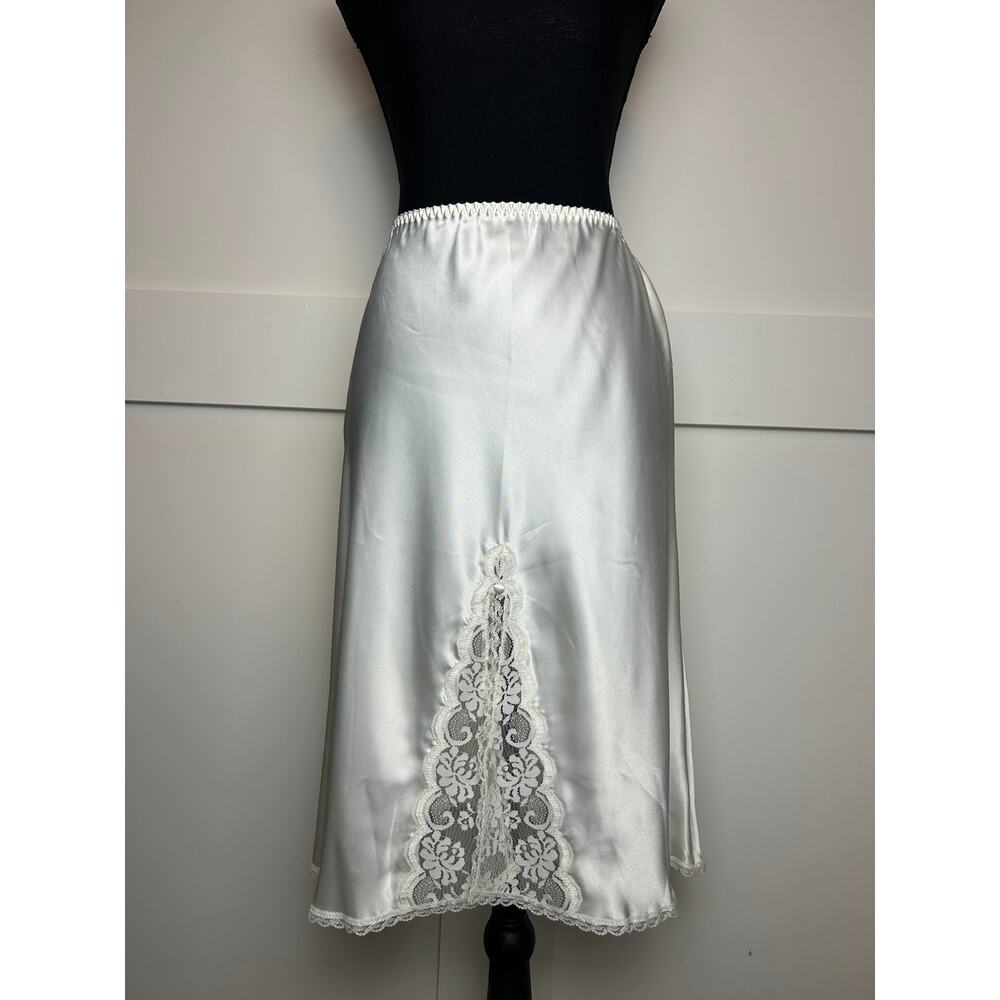 Vintage Chantilly by Maidenform Union Made Slip Skirt Model Off Duty